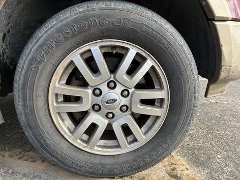 Used 2012 Ford Expedition XLT image 9