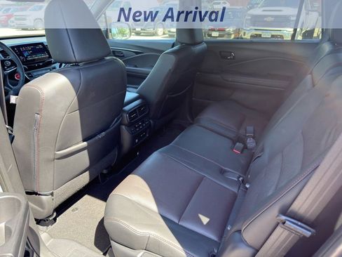 Used 2025 Honda Passport Black Edition image 11