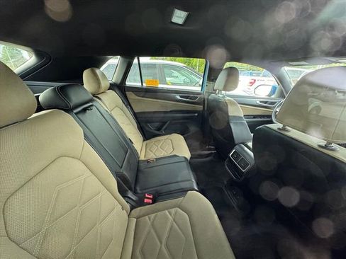 Used 2024 Volkswagen Atlas Cross Sport SE image 4