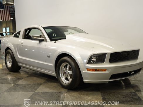 Used 2006 Ford Mustang GT RWD image 17