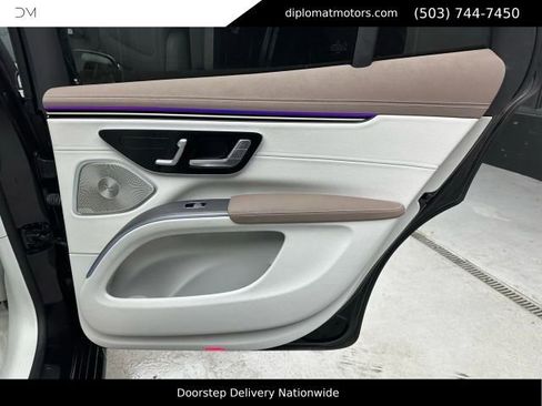 Used 2023 Mercedes-Benz EQS 580 4MATIC SUV image 28
