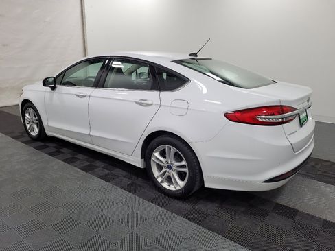 Used 2018 Ford Fusion SE w/ Fusion SE Technology Package image 3