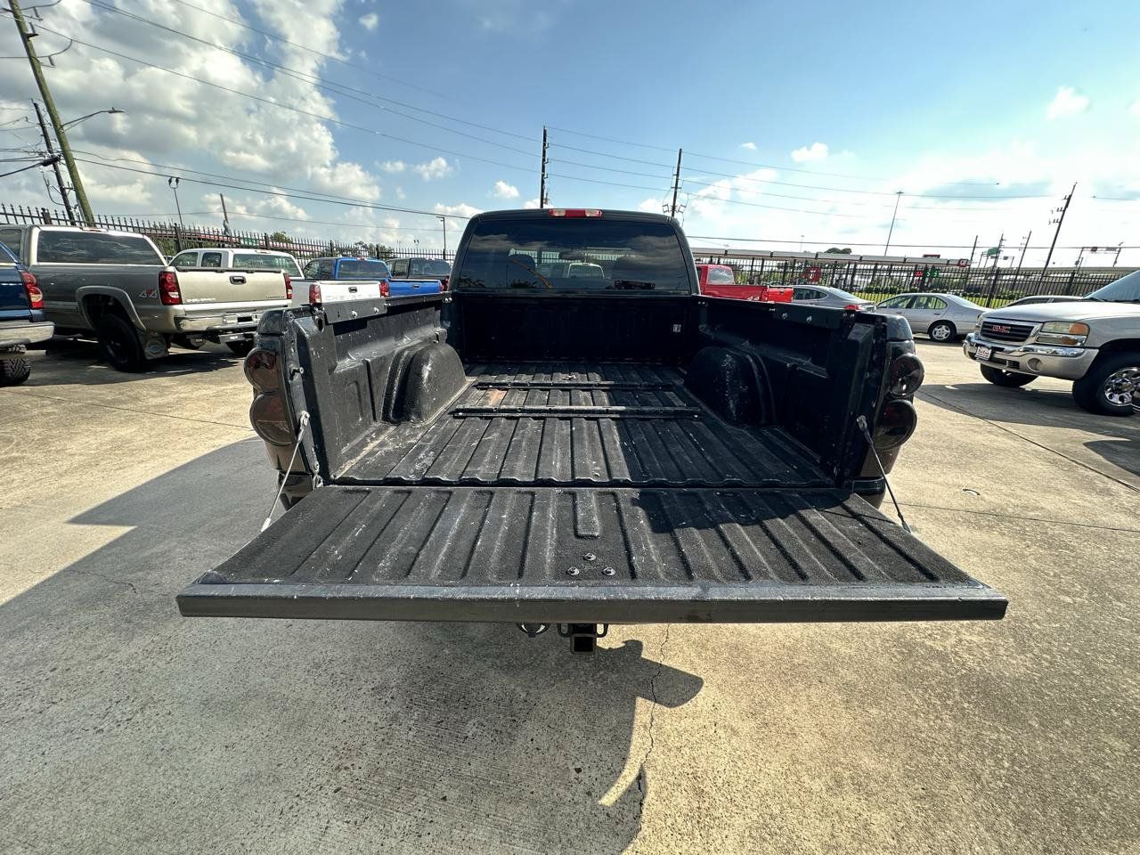 Used 2005 GMC Sierra 2500 SLE w/ Heavy-Duty Power Package AWD/4WD image 10