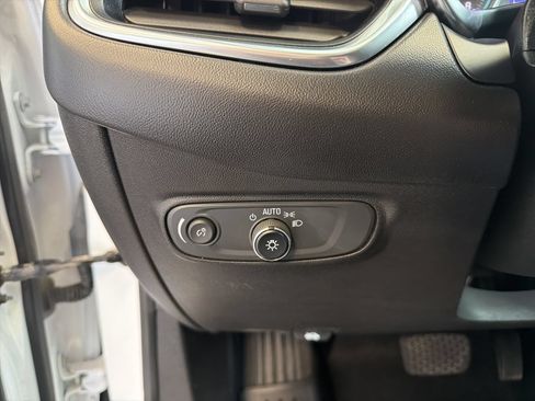 Used 2022 Chevrolet Equinox LS w/ LS Convenience Package AWD/4WD image 16