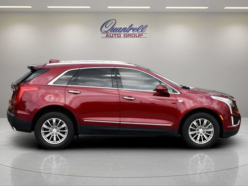 Used 2017 Cadillac XT5 Luxury w/ Driver Awareness Package AWD/4WD image 3