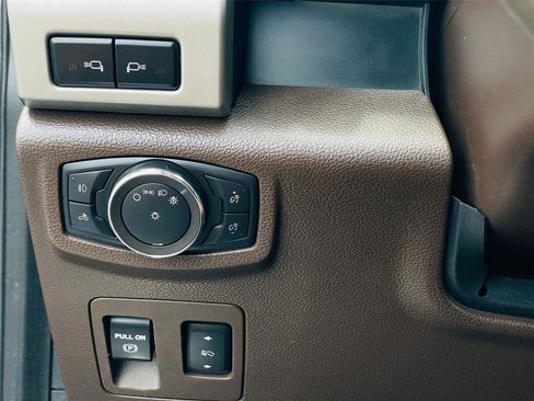 Used 2019 Ford F150 King Ranch w/ Equipment Group 601A Luxury AWD/4WD image 17