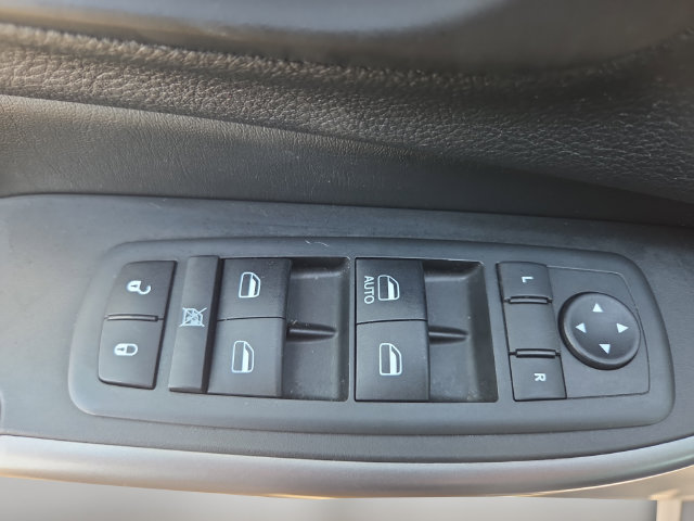 Used 2019 Jeep Cherokee Latitude w/ Cold Weather Group AWD/4WD image 17