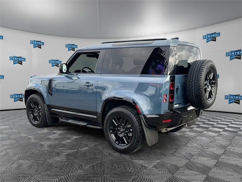Used 2025 Land Rover Defender 90 X-Dynamic SE image 3