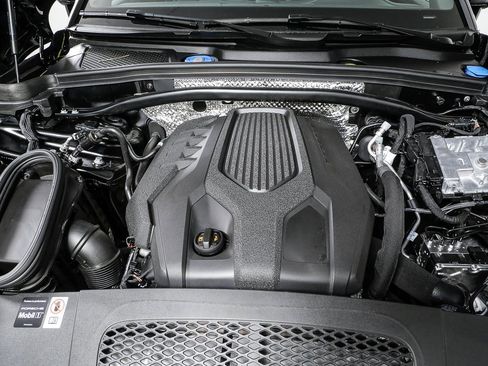 Certified 2025 Porsche Macan image 38