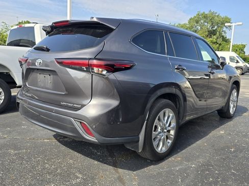 Used 2024 Toyota Highlander Limited AWD/4WD image 7