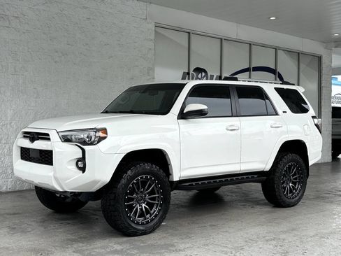 Used 2022 Toyota 4Runner SR5 w/ TRD Black Wheel Package (TMS) AWD/4WD image 2