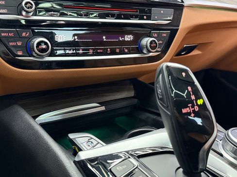 Used 2018 BMW 540i w/ Premium Package image 22