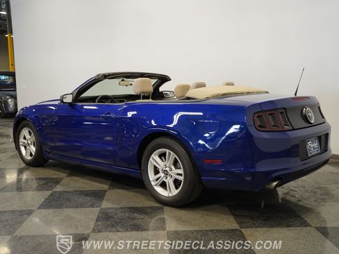 Used 2014 Ford Mustang Convertible RWD image 10