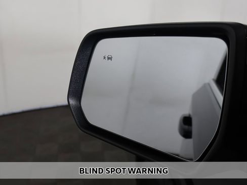 Used 2023 Chevrolet Traverse LT w/ Rear Camera Mirror Package AWD/4WD image 4