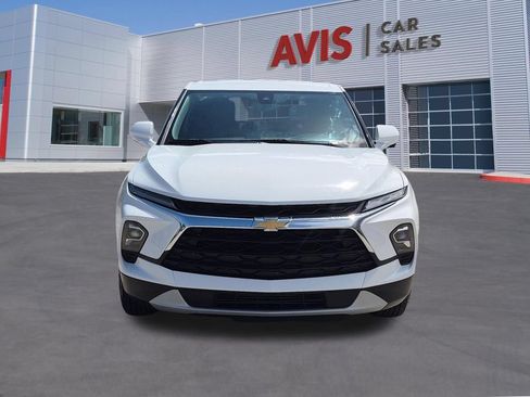 Used 2025 Chevrolet Blazer LT FWD image 2