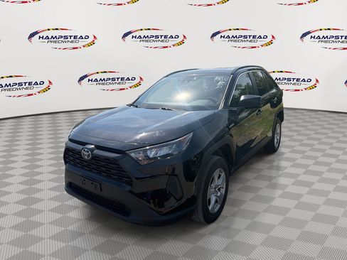 Used 2021 Toyota RAV4 LE AWD/4WD image 1