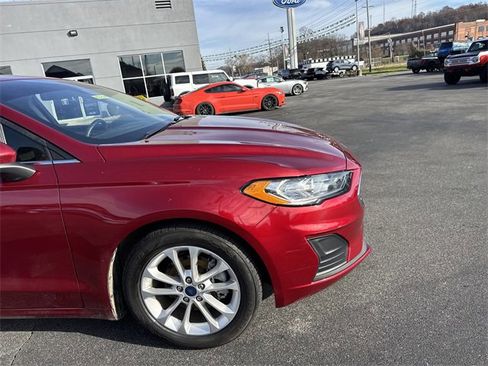 Used 2019 Ford Fusion SE image 2