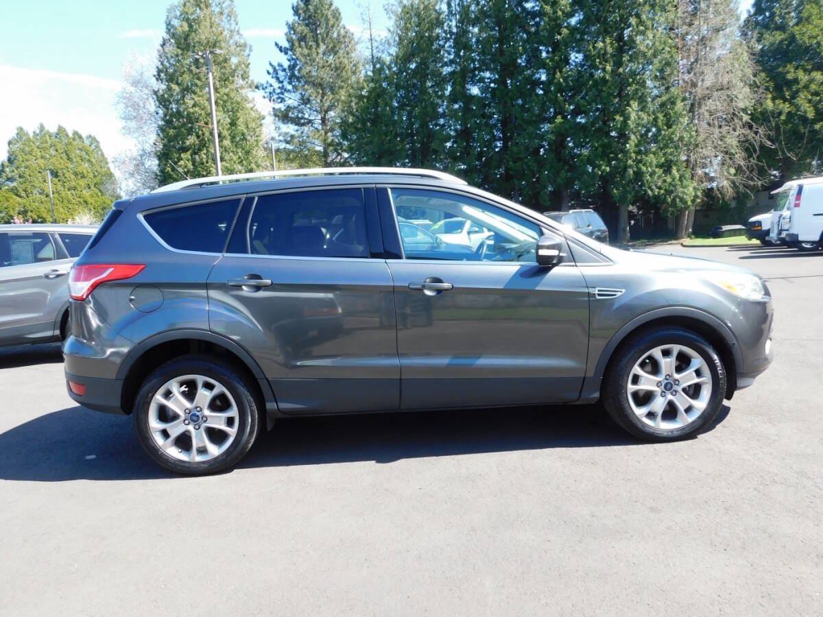 Used 2016 Ford Escape Titanium w/ Equipment Group 301A AWD/4WD image 23