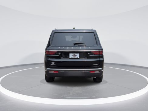 Used 2022 Jeep Wagoneer Series II AWD/4WD image 6