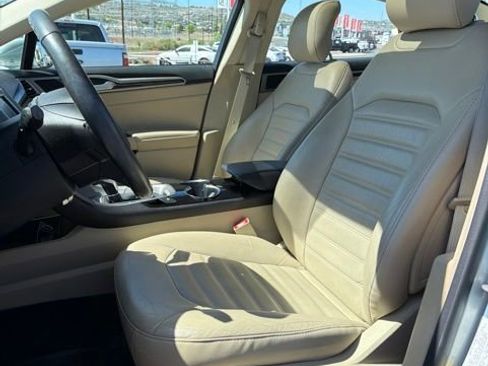Used 2014 Ford Fusion SE w/ Equipment Group 502A FWD image 17