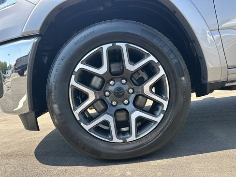 Used 2025 RAM 1500 Laramie AWD/4WD image 12