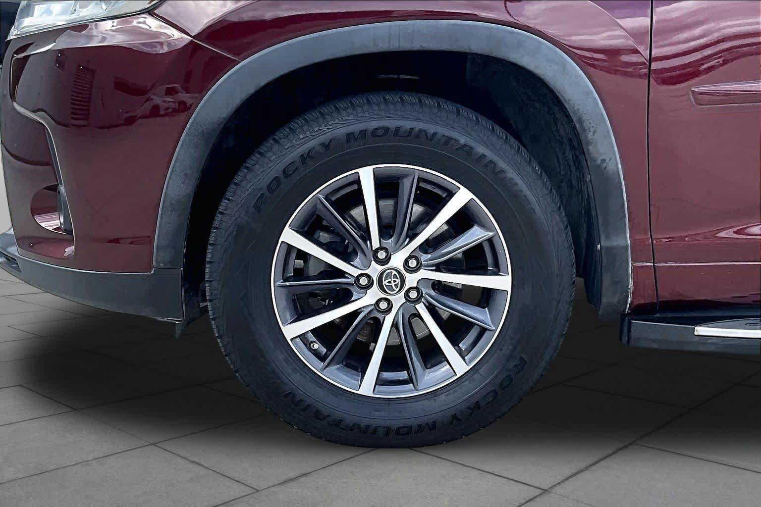Used 2017 Toyota Highlander XLE FWD image 10
