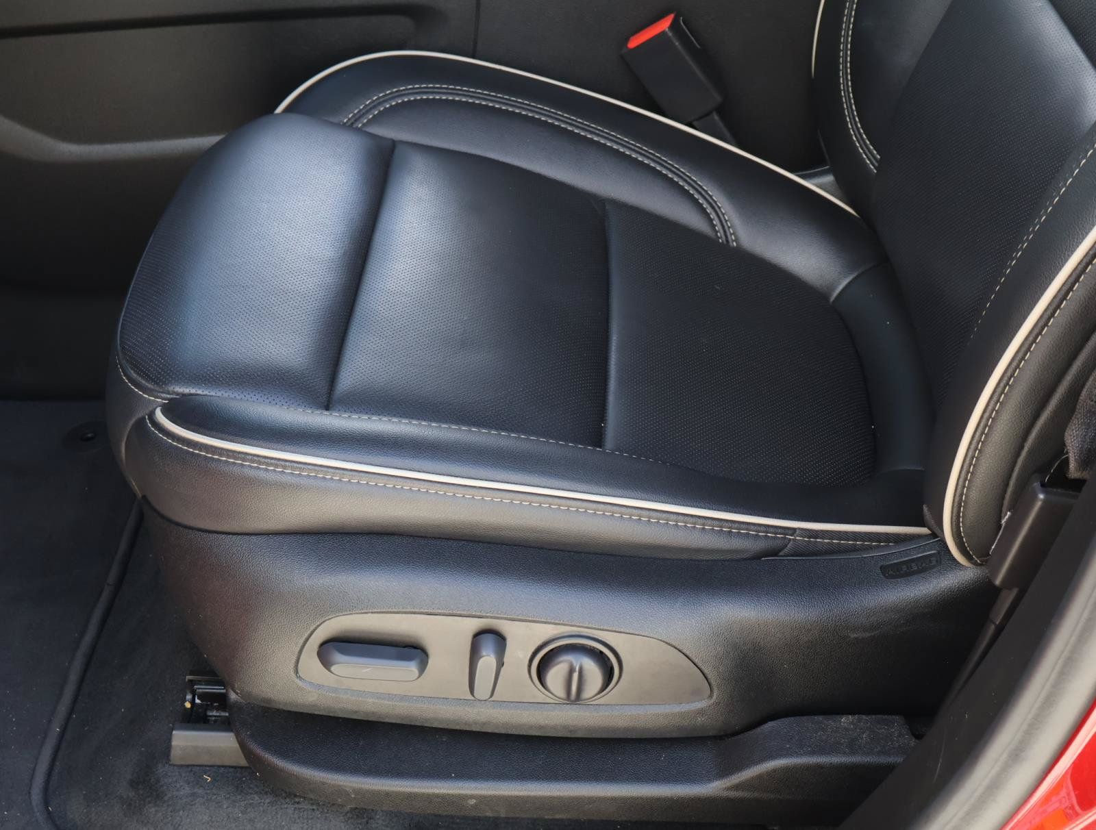 Used 2023 Chevrolet Traverse Premier FWD image 17