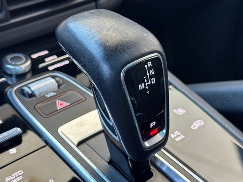 Used 2022 Porsche Cayenne Coupe AWD/4WD image 16