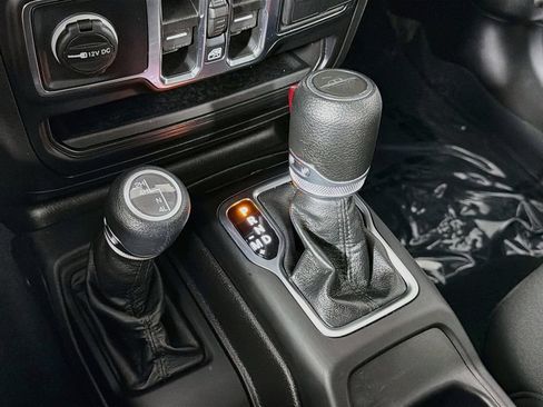 Used 2022 Jeep Gladiator Sport AWD/4WD image 16