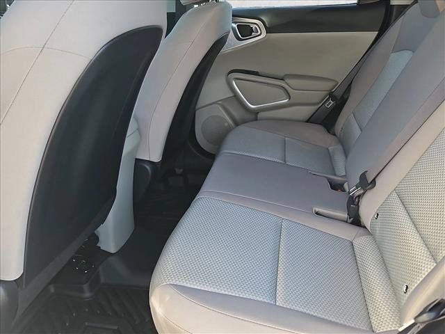 Used 2025 Kia Soul LX w/ LX Technology Package FWD image 17