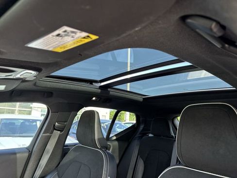 Used 2020 Volvo XC40 T5 R-Design w/ Protection Package AWD/4WD image 19