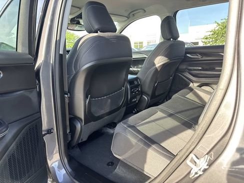 Used 2023 Jeep Grand Cherokee Laredo w/ Luxury Tech Group I AWD/4WD image 24