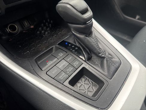 Used 2021 Toyota RAV4 LE w/ Carpet Mat Package (TMS) image 22