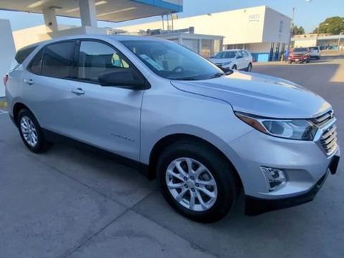 Certified 2019 Chevrolet Equinox LS w/ LS Convenience Package FWD image 2