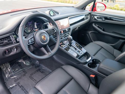 New 2026 Porsche Macan image 4