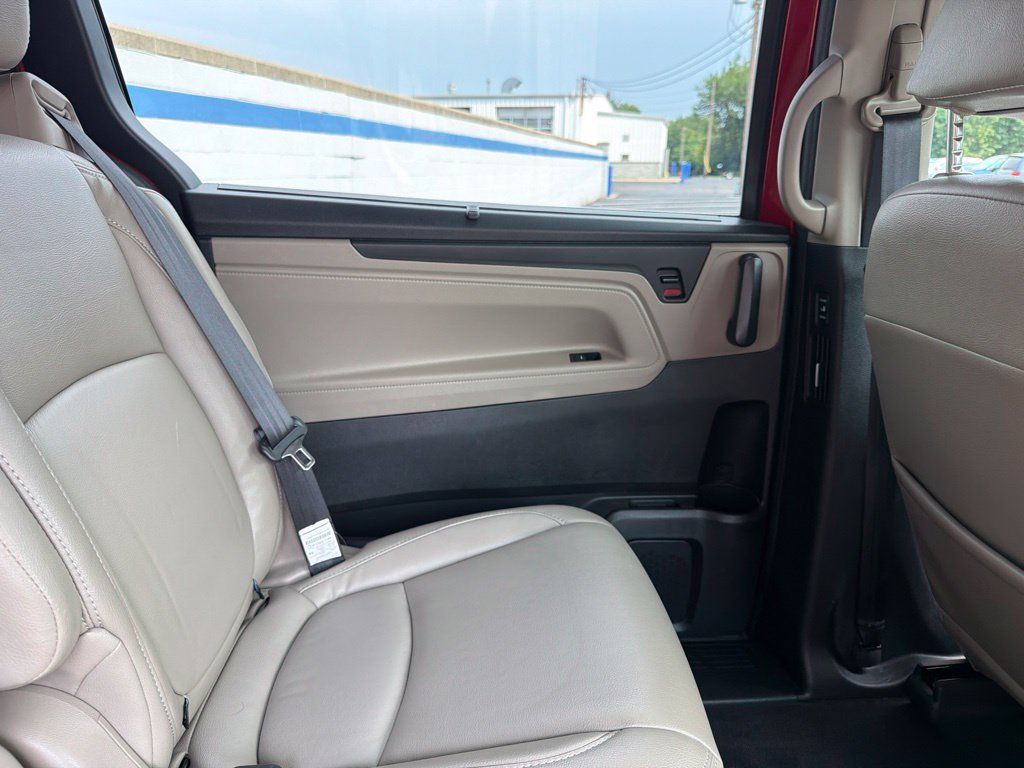 Certified 2024 Honda Odyssey EX image 19