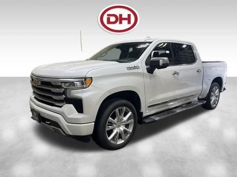 Used 2022 Chevrolet Silverado 1500 High Country w/ High Country Premium Package AWD/4WD image 7