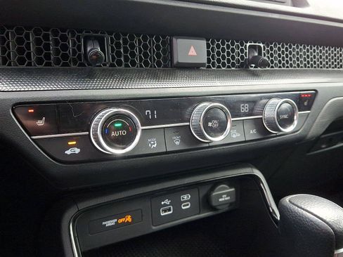 Used 2025 Honda CR-V EX image 16