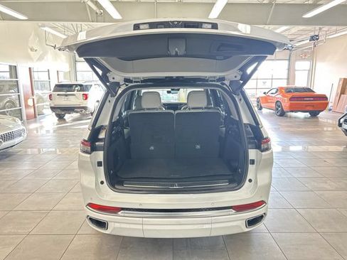 Used 2023 Jeep Grand Cherokee L Summit w/ Advanced Protech Group IV AWD/4WD image 33