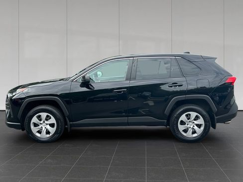 Used 2022 Toyota RAV4 LE AWD/4WD image 2