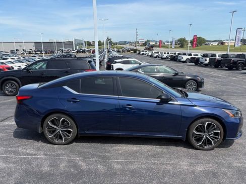 Used 2024 Nissan Altima 2.5 SR w/ SR Premium Package FWD image 4
