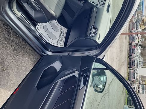 Used 2022 Volkswagen Tiguan SE R-Line image 31