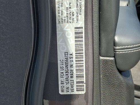 Certified 2022 Jeep Grand Cherokee L Limited AWD/4WD image 28