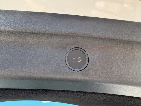 Used 2023 Tesla Model Y Long Range AWD/4WD image 27