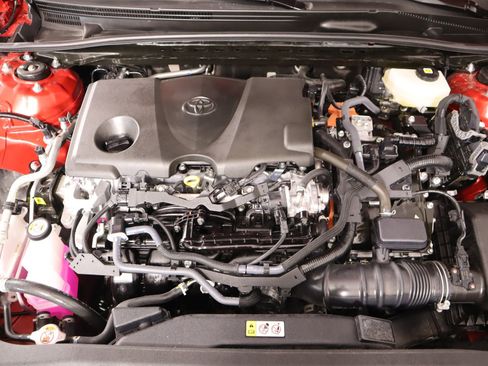 Used 2025 Toyota Camry XLE image 19