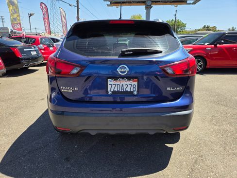 Used 2017 Nissan Rogue Sport SL AWD/4WD image 3