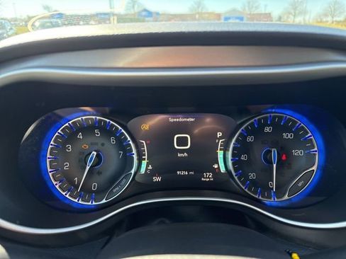 Used 2020 Chrysler Pacifica Touring w/ Advanced Safetytec Group image 33