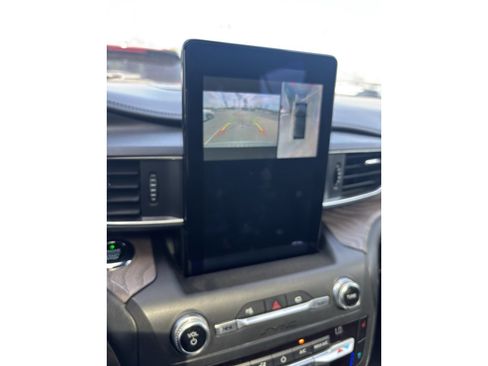 Used 2020 Ford Explorer Platinum w/ Premium Technology Package image 5