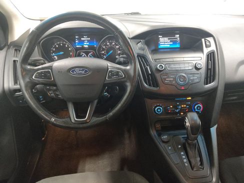 Used 2018 Ford Focus SE w/ Cold Weather Package FWD image 22