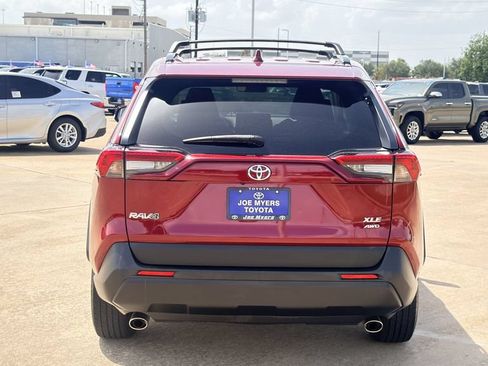 Used 2021 Toyota RAV4 XLE AWD/4WD image 8